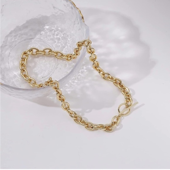 GOLD 18k Gold Plated Toggle Chain Necklace - Picture 3 of 3